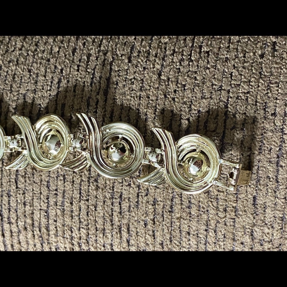 Vintage 1962 Sarah Coventry gold bracelet. Aurora Swirl - Picture 5 of 7